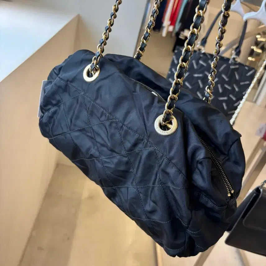 [BUNJANG] Prada Quilted Chain Shoulder Bag / 프라다 블랙 퀼팅 체인 숄더백