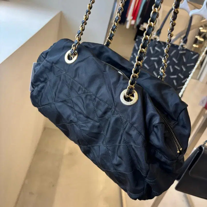 [BUNJANG] Prada Quilted Chain Shoulder Bag / 프라다 블랙 퀼팅 체인 숄더백