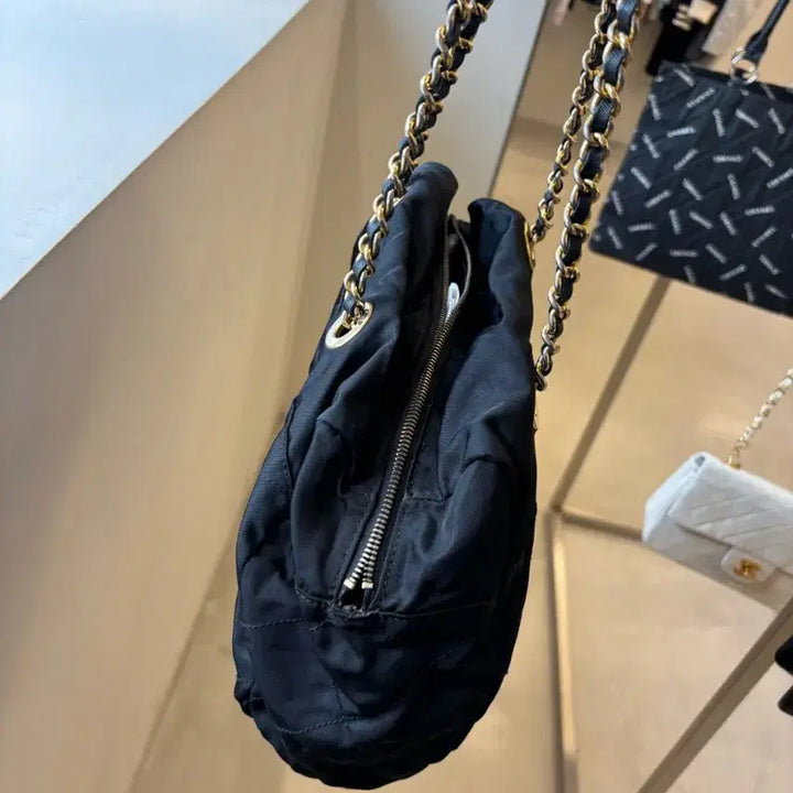 [BUNJANG] Prada Quilted Chain Shoulder Bag / 프라다 블랙 퀼팅 체인 숄더백