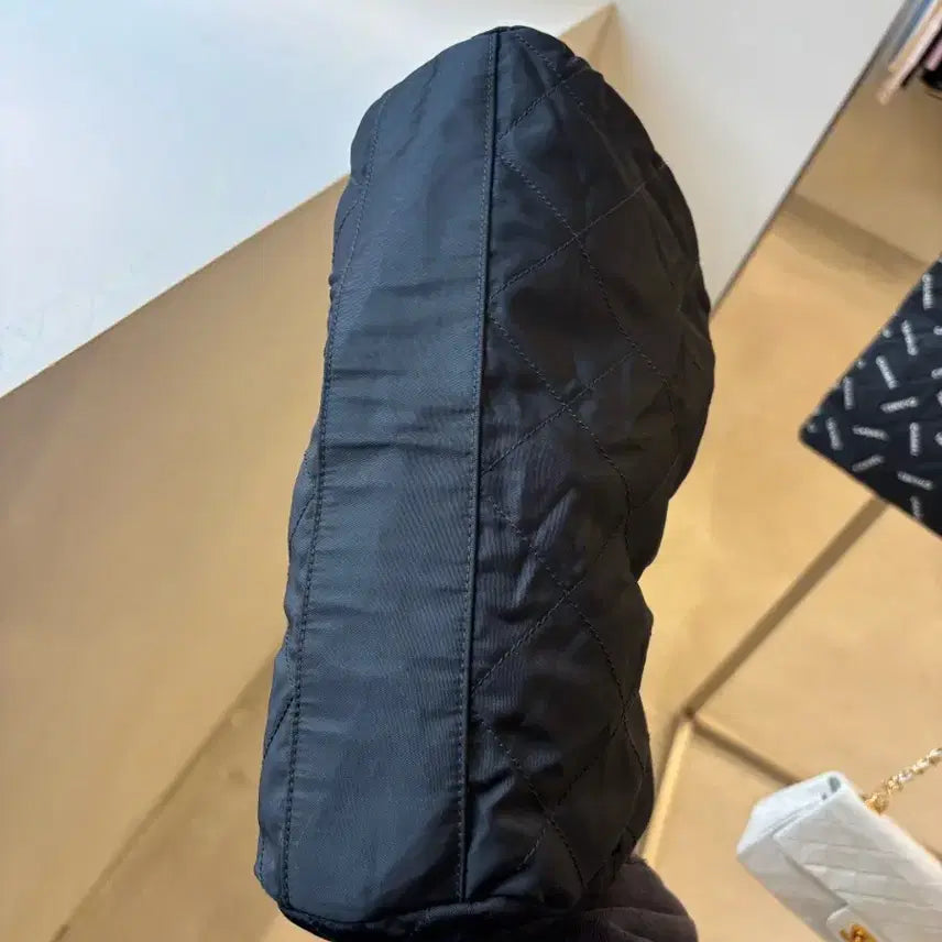 [BUNJANG] Prada Quilted Chain Shoulder Bag / 프라다 블랙 퀼팅 체인 숄더백