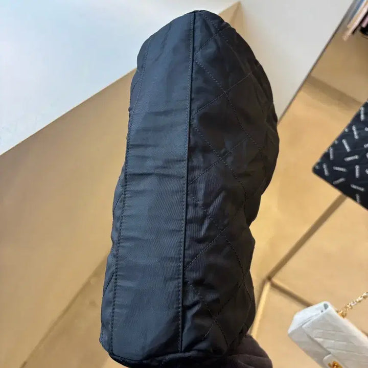 [BUNJANG] Prada Quilted Chain Shoulder Bag / 프라다 블랙 퀼팅 체인 숄더백