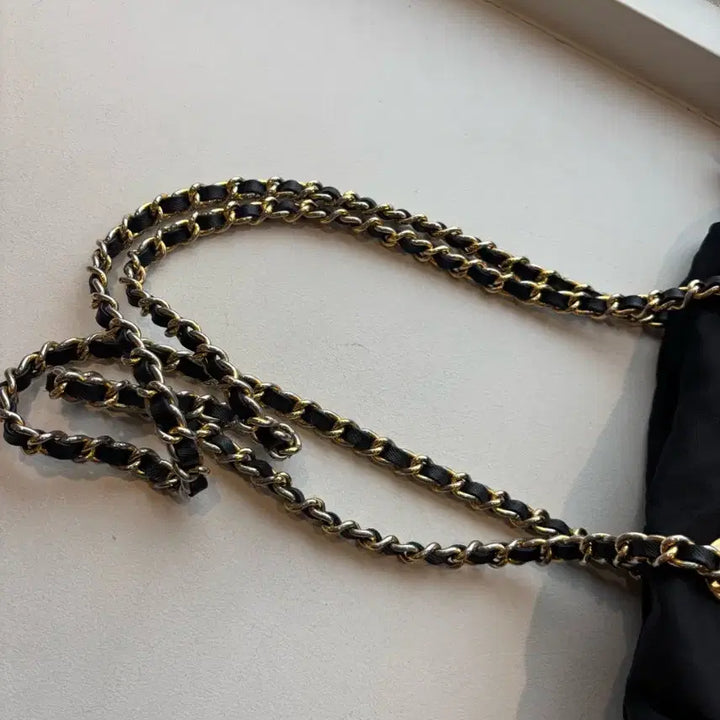 [BUNJANG] Prada Quilted Chain Shoulder Bag / 프라다 블랙 퀼팅 체인 숄더백