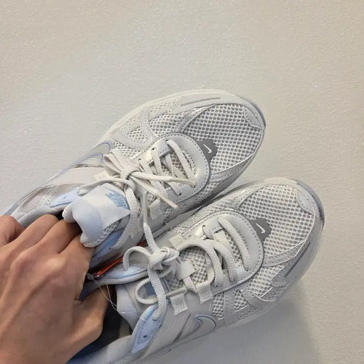 [BUNJANG] Nike Women V2K Run Summit White Blue Sneakers / 나이키우먼 V2K런 서밋화이트블루 새상품 225/230/235/240 새
