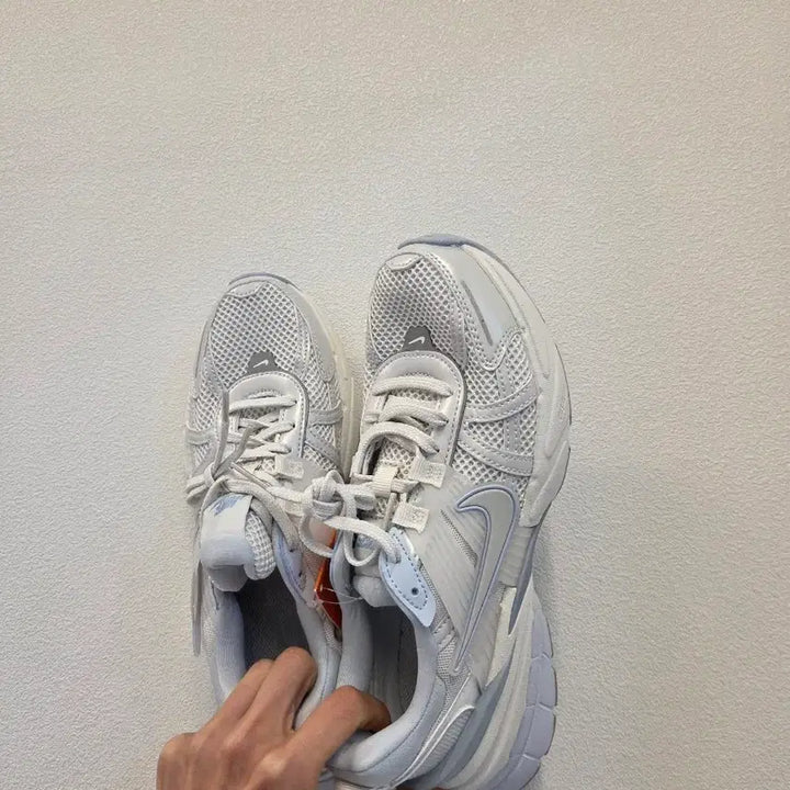 [BUNJANG] Nike Women V2K Run Summit White Blue Sneakers / 나이키우먼 V2K런 서밋화이트블루 새상품 225/230/235/240 새