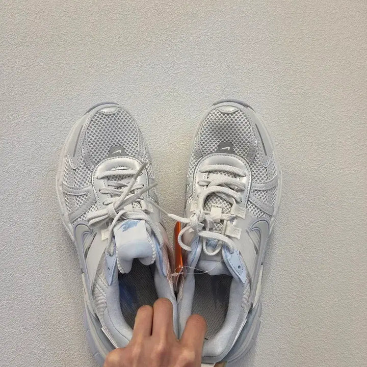 [BUNJANG] Nike Women V2K Run Summit White Blue Sneakers / 나이키우먼 V2K런 서밋화이트블루 새상품 225/230/235/240 새