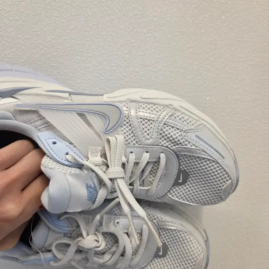 [BUNJANG] Nike Women V2K Run Summit White Blue Sneakers / 나이키우먼 V2K런 서밋화이트블루 새상품 225/230/235/240 새