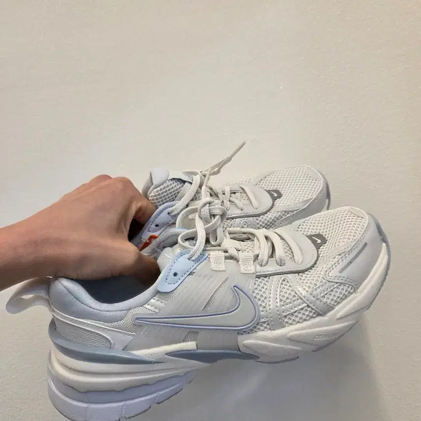 [BUNJANG] Nike Women V2K Run Summit White Blue Sneakers / 나이키우먼 V2K런 서밋화이트블루 새상품 225/230/235/240 새