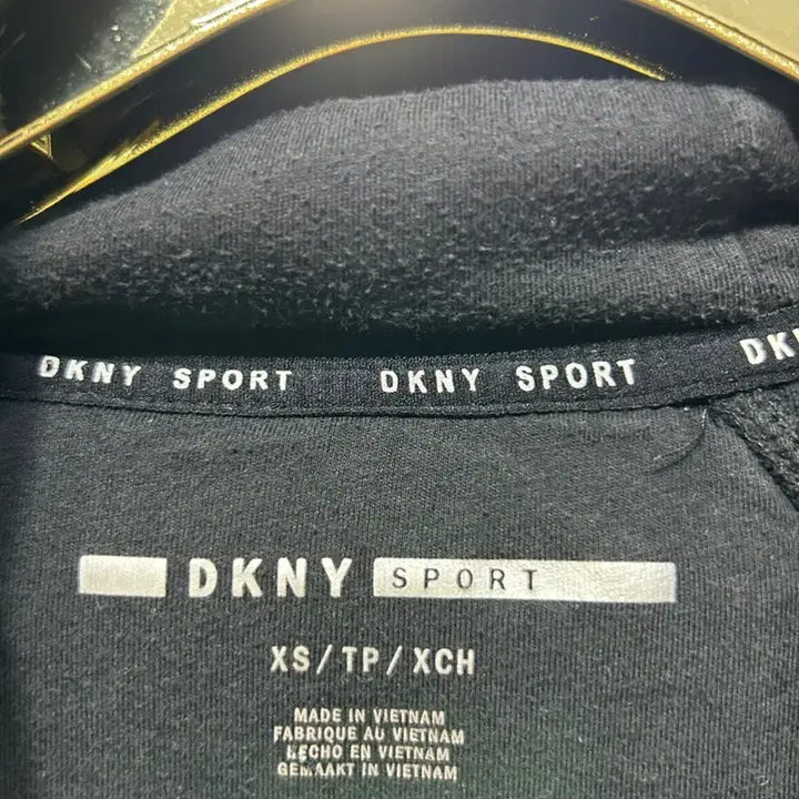 [SOLD OUT] DKNY 블랙 로고 후드집업 XS