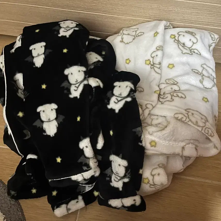 [BUNJANG] Ganadi Angel White Sleepwear / 개당 스파오가나디 수면잠옷 천사악마 블랙 화이트s