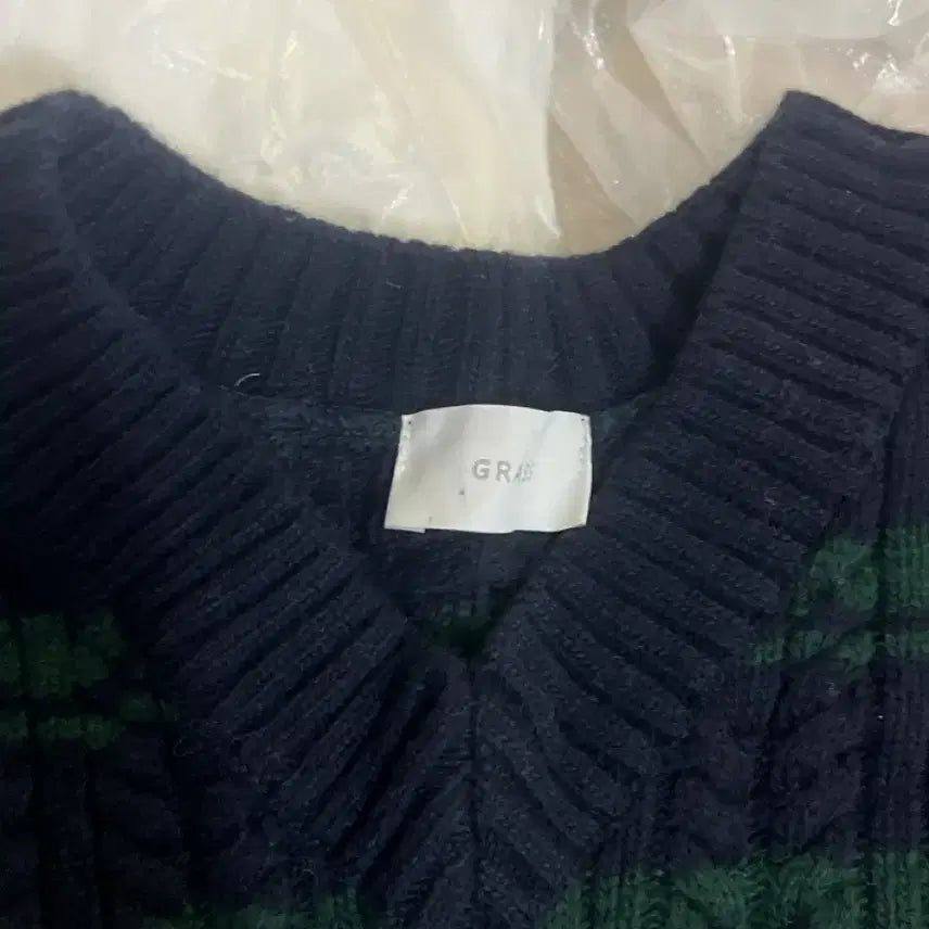[BUNJANG] V-Neck Striped Knit Sweater / 브이넥 단가라 니트