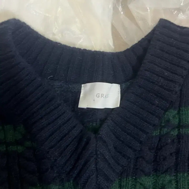 [BUNJANG] V-Neck Striped Knit Sweater / 브이넥 단가라 니트