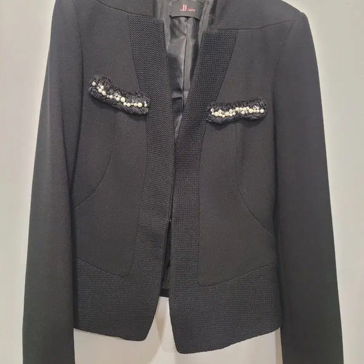 [BUNJANG] JJ JIGOTT Black Pearl Embellished Jacket / JJ지고트 블랙 진주 장식 자켓55(44에게 편안함)