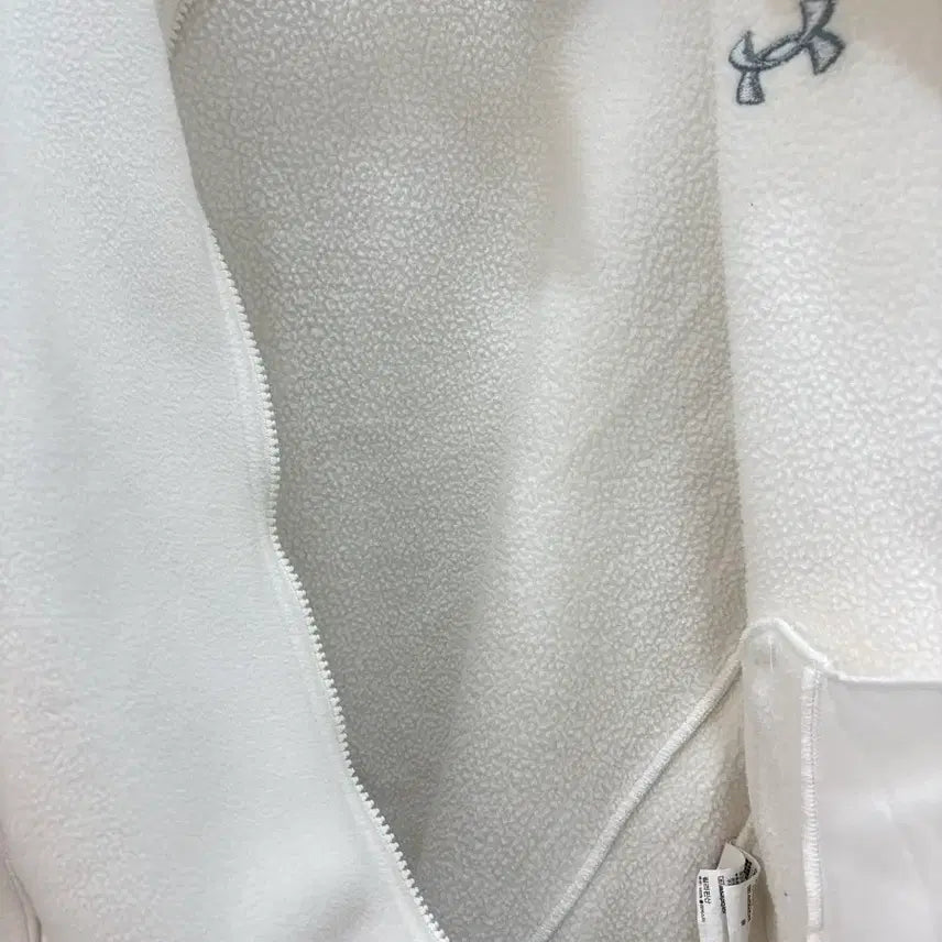 [SOLD OUT] 언더아머 화이트 플리스 자켓 L