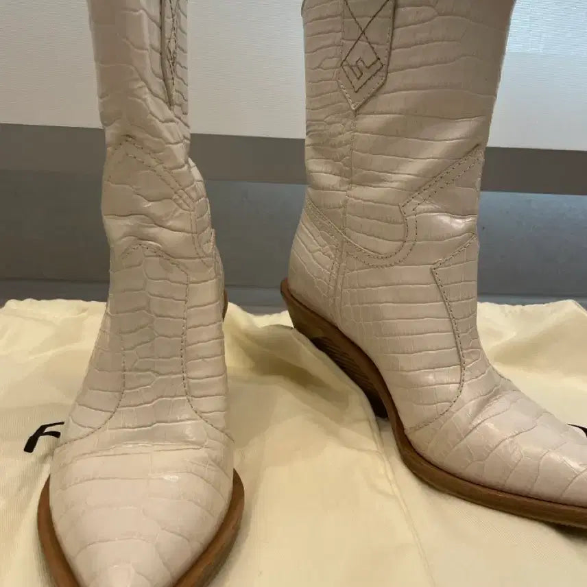 [BUNJANG] Fendi Western Boots / 펜디웨스턴부츠