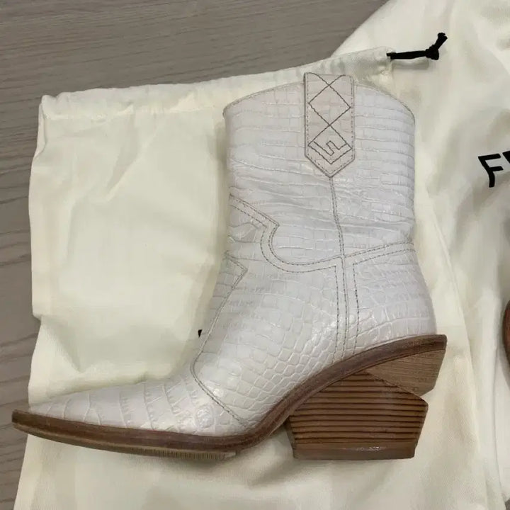 [BUNJANG] Fendi Western Boots / 펜디웨스턴부츠