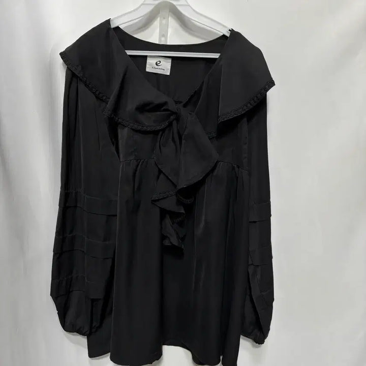 [BUNJANG] Ruffle V-neck Big Collar Volume Long Blouse / 러플 브이넥 빅 카라 볼륨 롱 블라우스