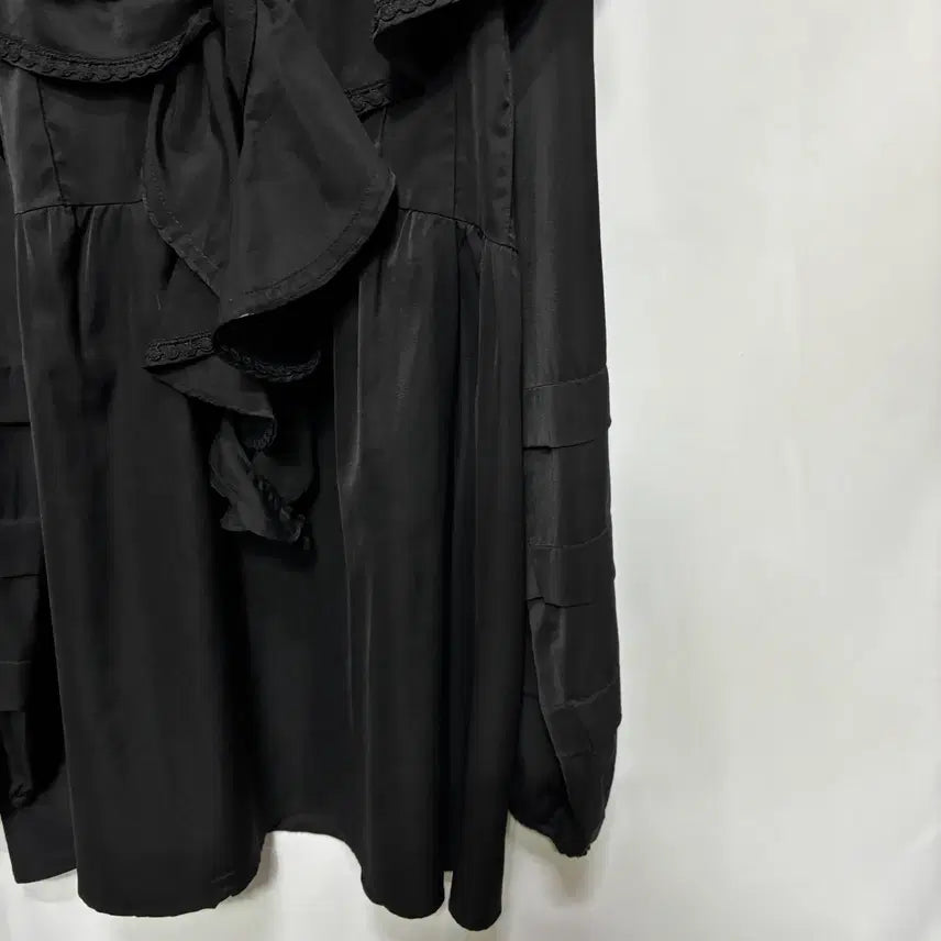[BUNJANG] Ruffle V-neck Big Collar Volume Long Blouse / 러플 브이넥 빅 카라 볼륨 롱 블라우스