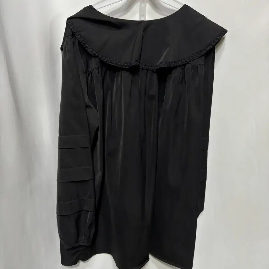 [BUNJANG] Ruffle V-neck Big Collar Volume Long Blouse / 러플 브이넥 빅 카라 볼륨 롱 블라우스