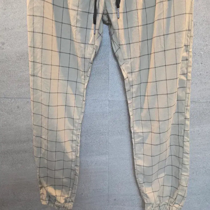 [BUNJANG] DRAKE Checkered Jogger Pants / DRAKE 체크 조거팬츠. 미착.