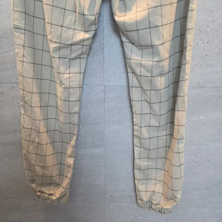 [BUNJANG] DRAKE Checkered Jogger Pants / DRAKE 체크 조거팬츠. 미착.