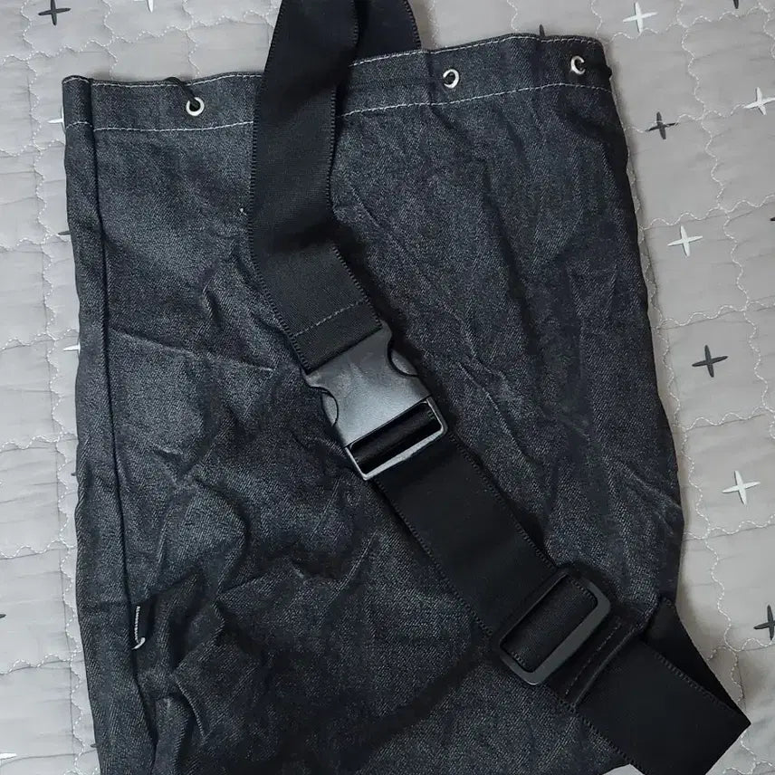 [BUNJANG] Almost Blue Black Denim String Hip Sack Crossbody Bag / Almost Blue 블랙 데님 스트링 힙색 가방 얼모스트블루 크로스백