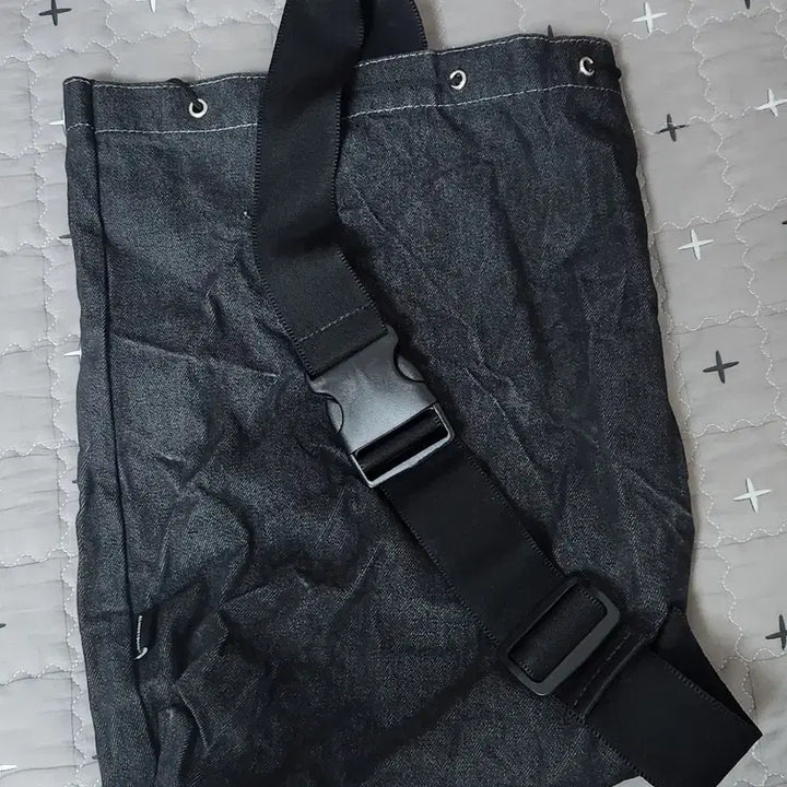 [BUNJANG] Almost Blue Black Denim String Hip Sack Crossbody Bag / Almost Blue 블랙 데님 스트링 힙색 가방 얼모스트블루 크로스백