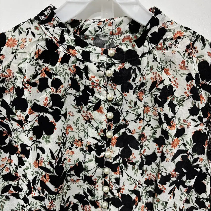 [BUNJANG] Floral Print Pearl Button Blouse / 플라워 프린트 진주 버튼 블라우스