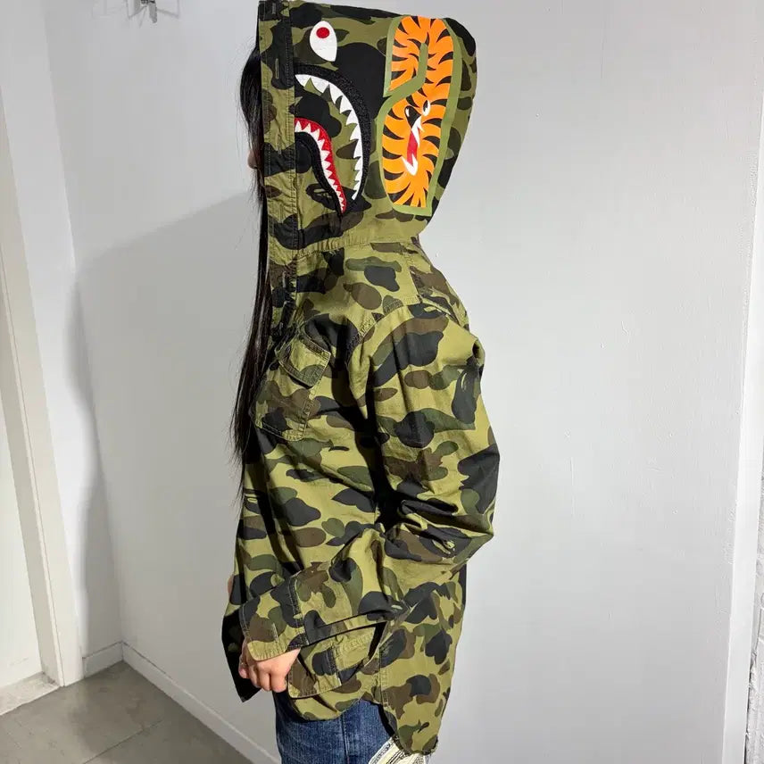 [SOLD OUT] 베이프 카모 샤크 후드 셔츠 자켓