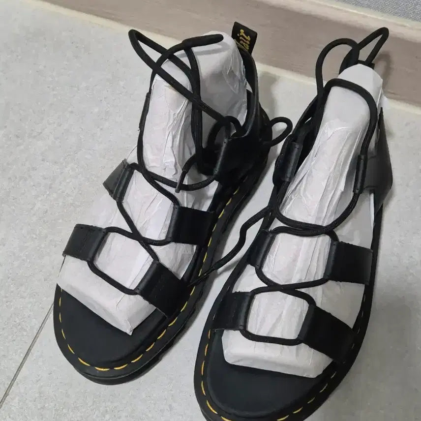 [SOLD OUT] 닥터마틴 나틸라 블랙 샌들 240