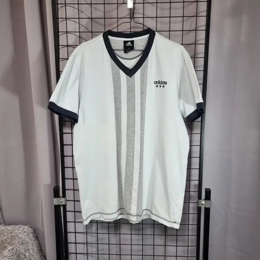[BUNJANG] Adidas V-Neck Soccer Stripe T-Shirt / 아디다스 브이넥 반팔 올드스쿨 사커 스프라이프 탑 티셔츠 100
