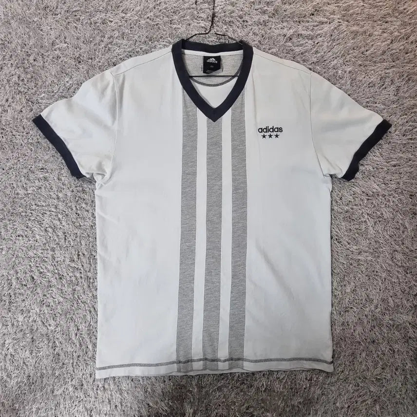 [BUNJANG] Adidas V-Neck Soccer Stripe T-Shirt / 아디다스 브이넥 반팔 올드스쿨 사커 스프라이프 탑 티셔츠 100