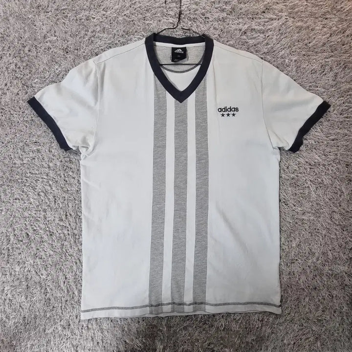 [BUNJANG] Adidas V-Neck Soccer Stripe T-Shirt / 아디다스 브이넥 반팔 올드스쿨 사커 스프라이프 탑 티셔츠 100