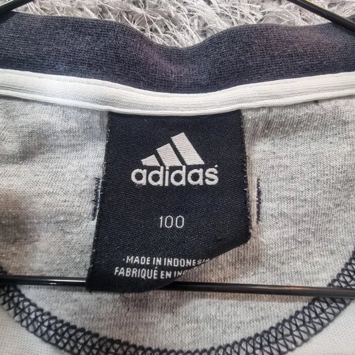[BUNJANG] Adidas V-Neck Soccer Stripe T-Shirt / 아디다스 브이넥 반팔 올드스쿨 사커 스프라이프 탑 티셔츠 100