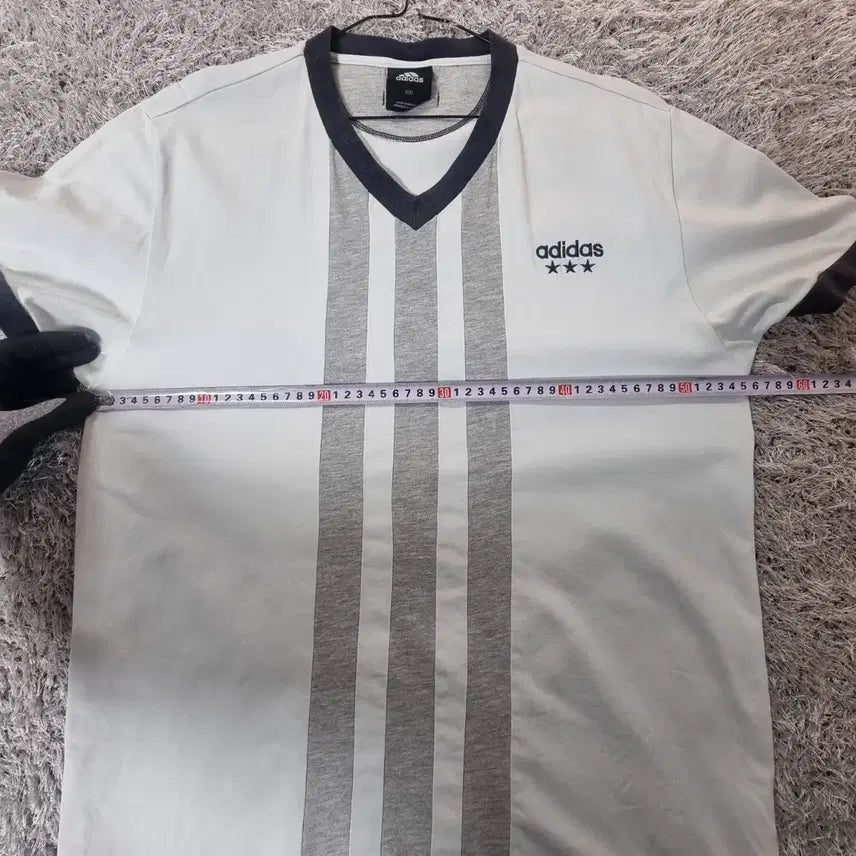[BUNJANG] Adidas V-Neck Soccer Stripe T-Shirt / 아디다스 브이넥 반팔 올드스쿨 사커 스프라이프 탑 티셔츠 100