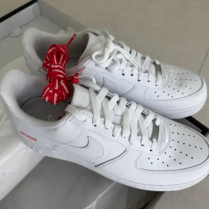 [BUNJANG] Nike x Supreme Air Force 1 Low White Sneakers / (280새상품)나이키 x 슈프림 에어포스 로우 화이트