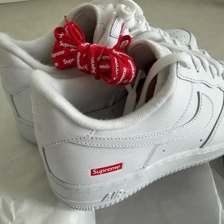[BUNJANG] Nike x Supreme Air Force 1 Low White Sneakers / (280새상품)나이키 x 슈프림 에어포스 로우 화이트