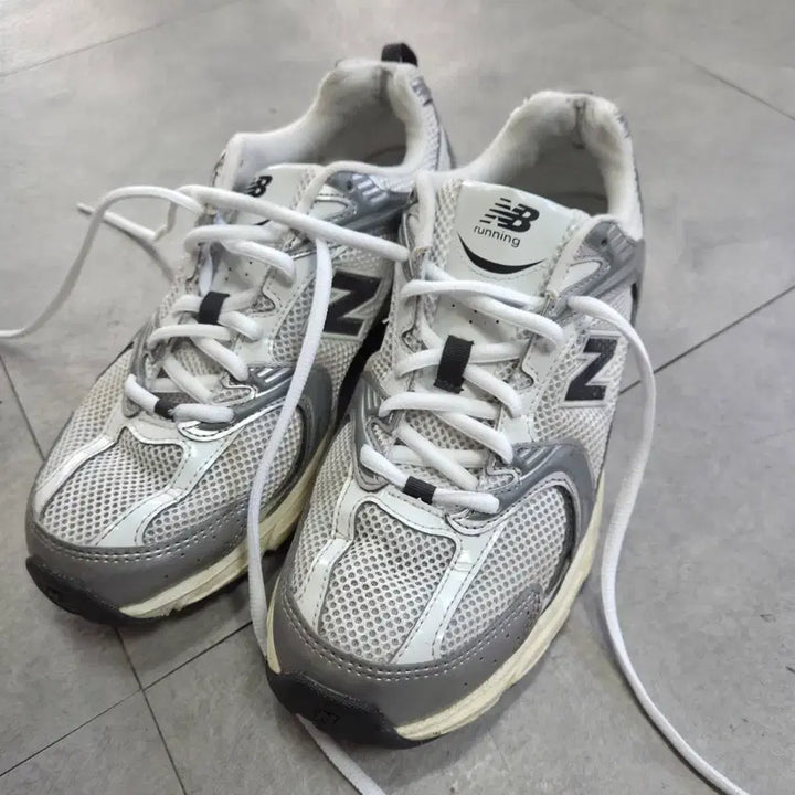 [BUNJANG] New Balance U453ESA Silver Metallic Sneakers / 뉴발란스 U453ESA 실버 메탈릭 270