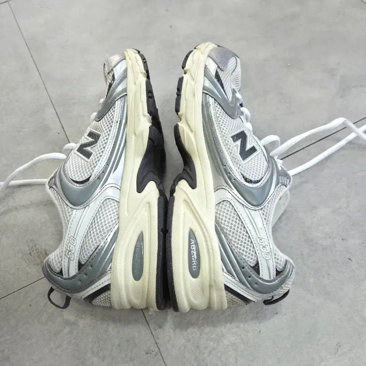 [BUNJANG] New Balance U453ESA Silver Metallic Sneakers / 뉴발란스 U453ESA 실버 메탈릭 270