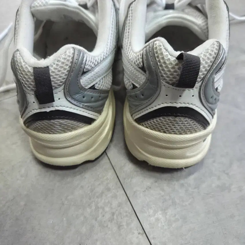 [BUNJANG] New Balance U453ESA Silver Metallic Sneakers / 뉴발란스 U453ESA 실버 메탈릭 270