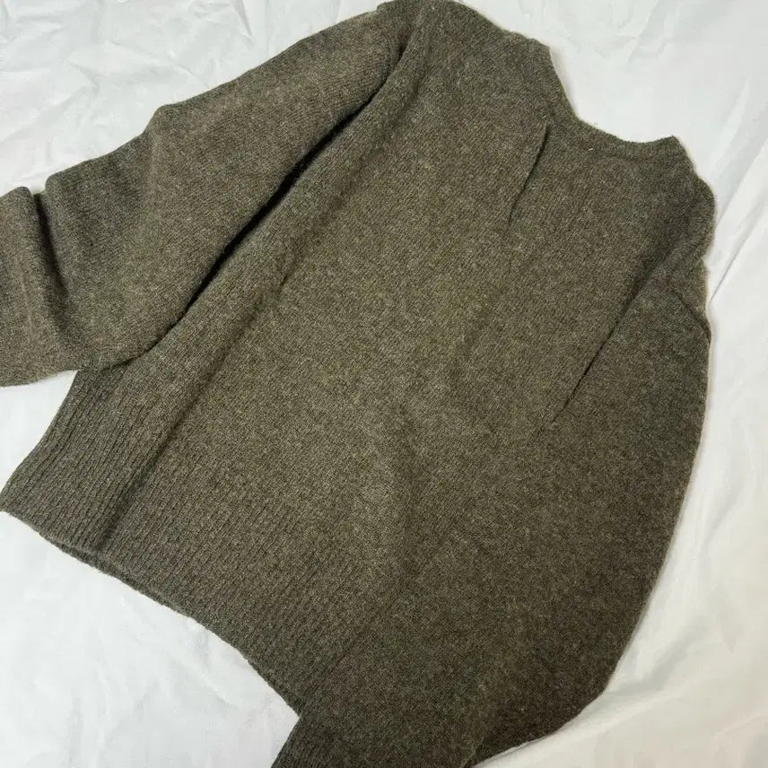 [BUNJANG] FIRST RUN V-Neck Cardigan Olive Khaki / FIRST RUN 퍼스트런 브이넥 가디건 올리브카키 F