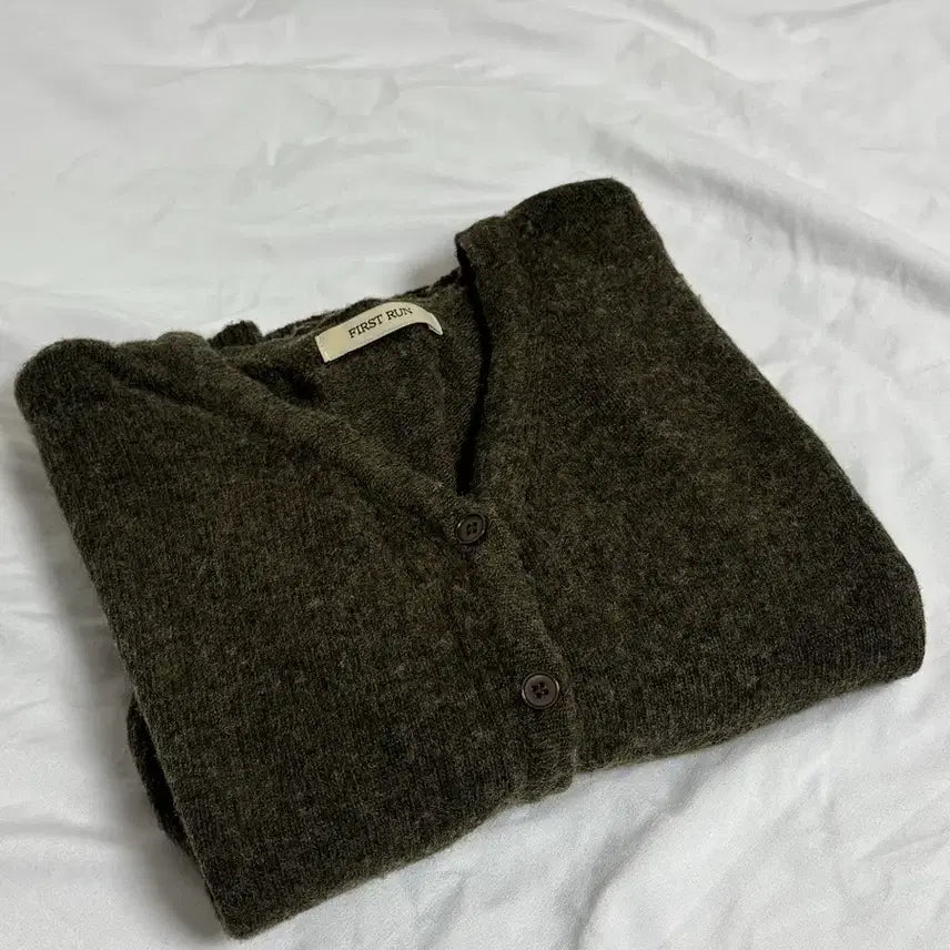 [BUNJANG] FIRST RUN V-Neck Cardigan Olive Khaki / FIRST RUN 퍼스트런 브이넥 가디건 올리브카키 F