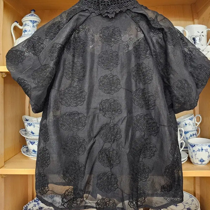 [BUNJANG] Black Volume Puff Sleeve Embroidered Blouse / 블랙 볼륨퍼프 자수 블라우스 새옷