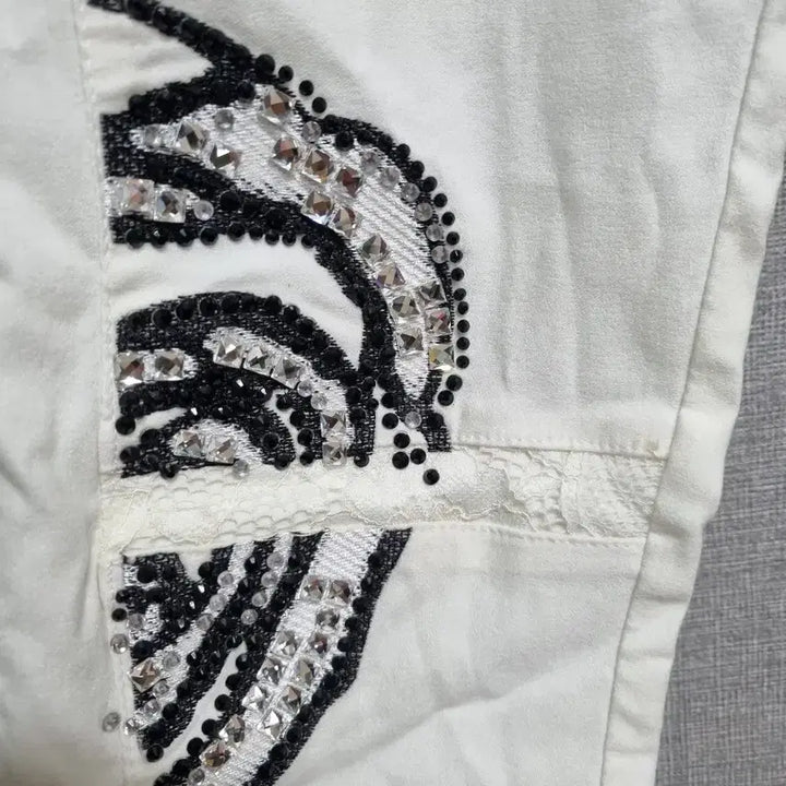 [BUNJANG] Ivory Floral Spangle 7-Part Cotton Pants XXL / 아이보리 꽃 스팡크 7부 면바지 XXL (고급양스판) 특A