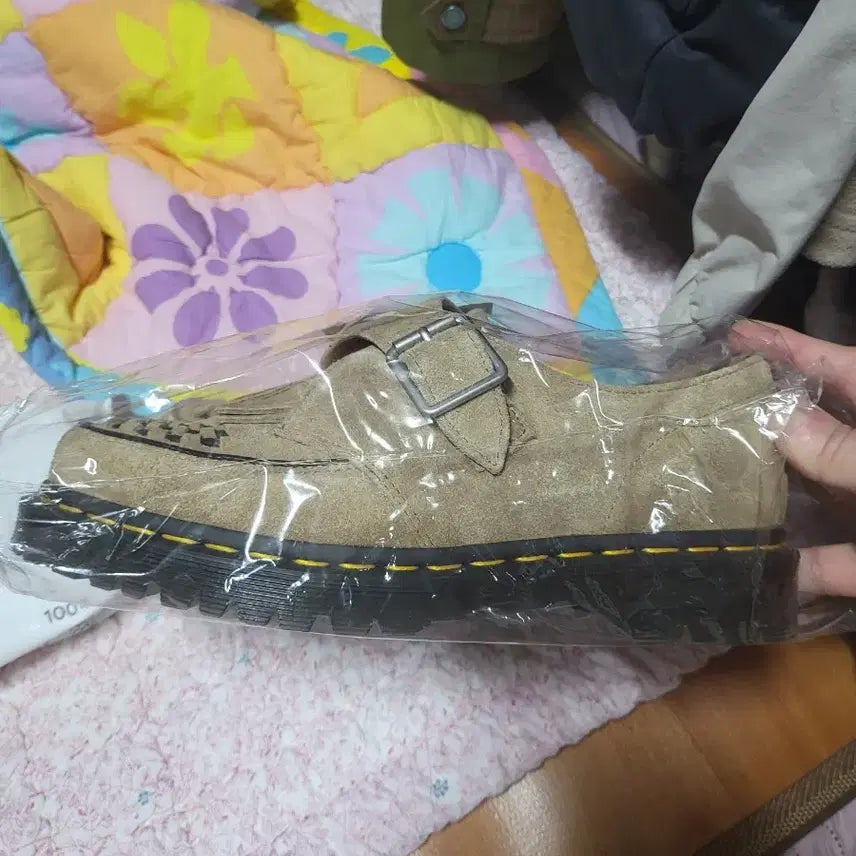 [SOLD OUT] 닥터마틴 스웨이드 태슬 로퍼 샌드베이지