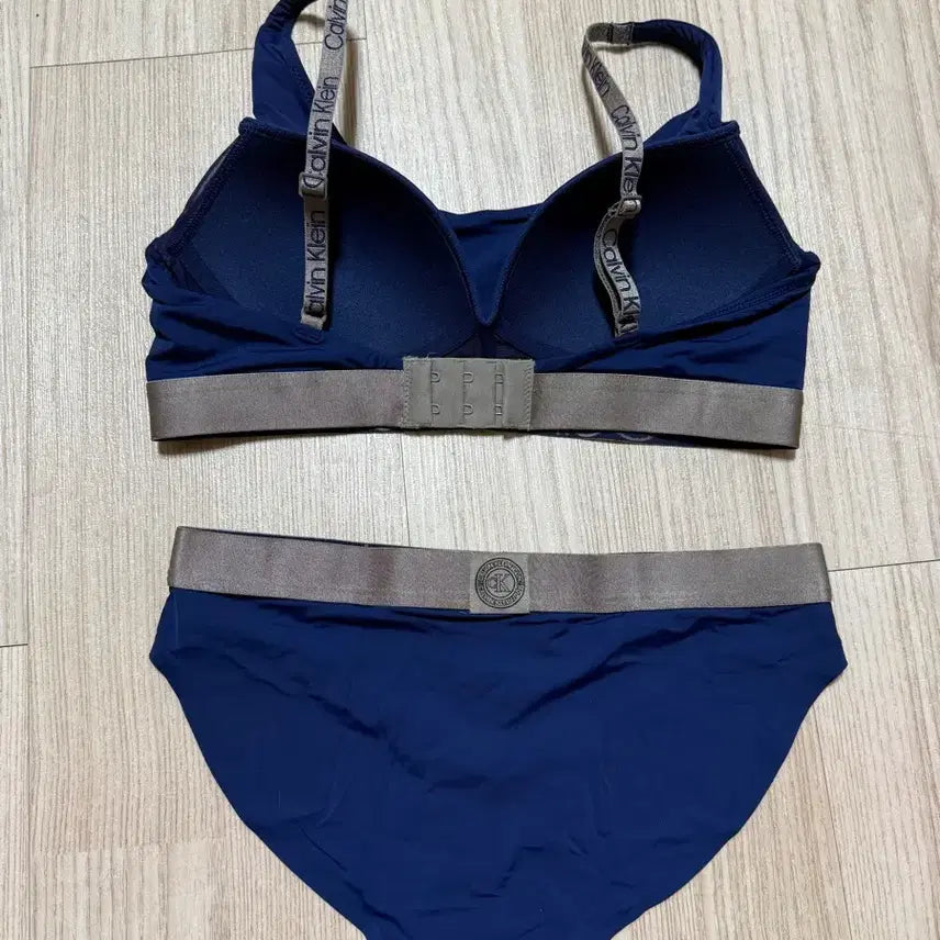 [BUNJANG] Calvin Klein Navy Bra &amp; Panties Set / 캘빈클라인 네이비 브라 + 팬티 세트