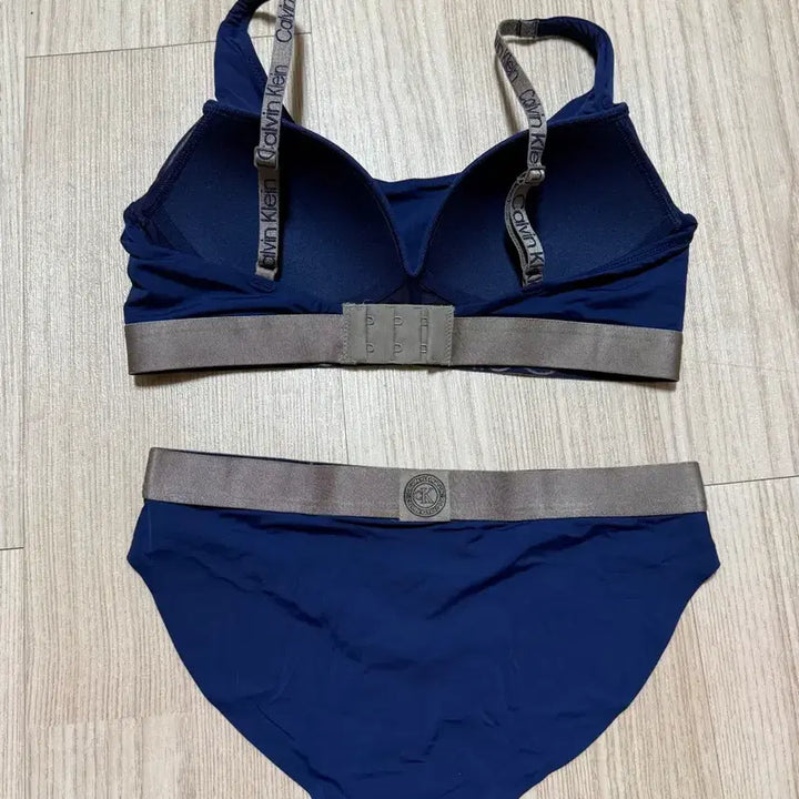 [BUNJANG] Calvin Klein Navy Bra &amp; Panties Set / 캘빈클라인 네이비 브라 + 팬티 세트