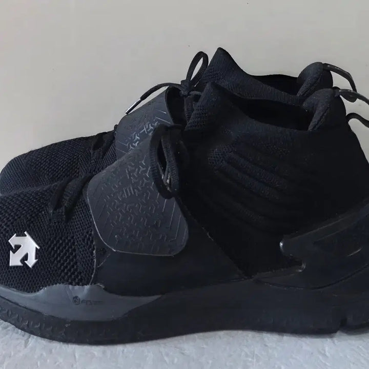[BUNJANG] Descente Partial Flex 3.0 High Triple Black Training Shoes / [280] 데상트 파셜 플렉스 3.0 하이 트리플블랙ㅡ단종매물,최저가