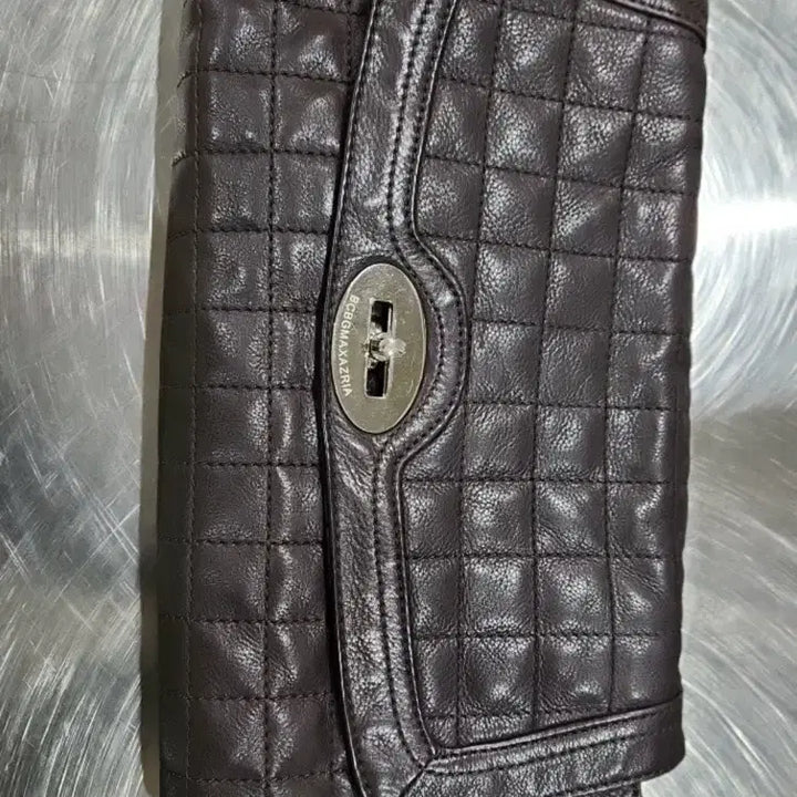 [BUNJANG] BCBG Max Azria Quilted Brown Leather Clutch / BCBG 막스아즈리아 퀼팅 브라운 가죽 클러치