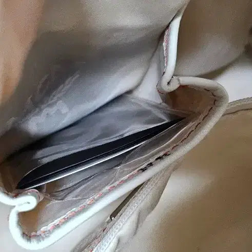 [BUNJANG] MCM White Studded Tote Bag / MCM 화이트 토트백 스터드 장식