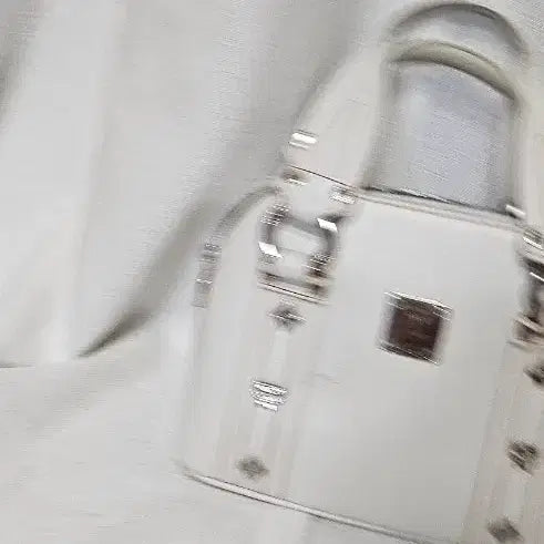 [BUNJANG] MCM White Studded Tote Bag / MCM 화이트 토트백 스터드 장식